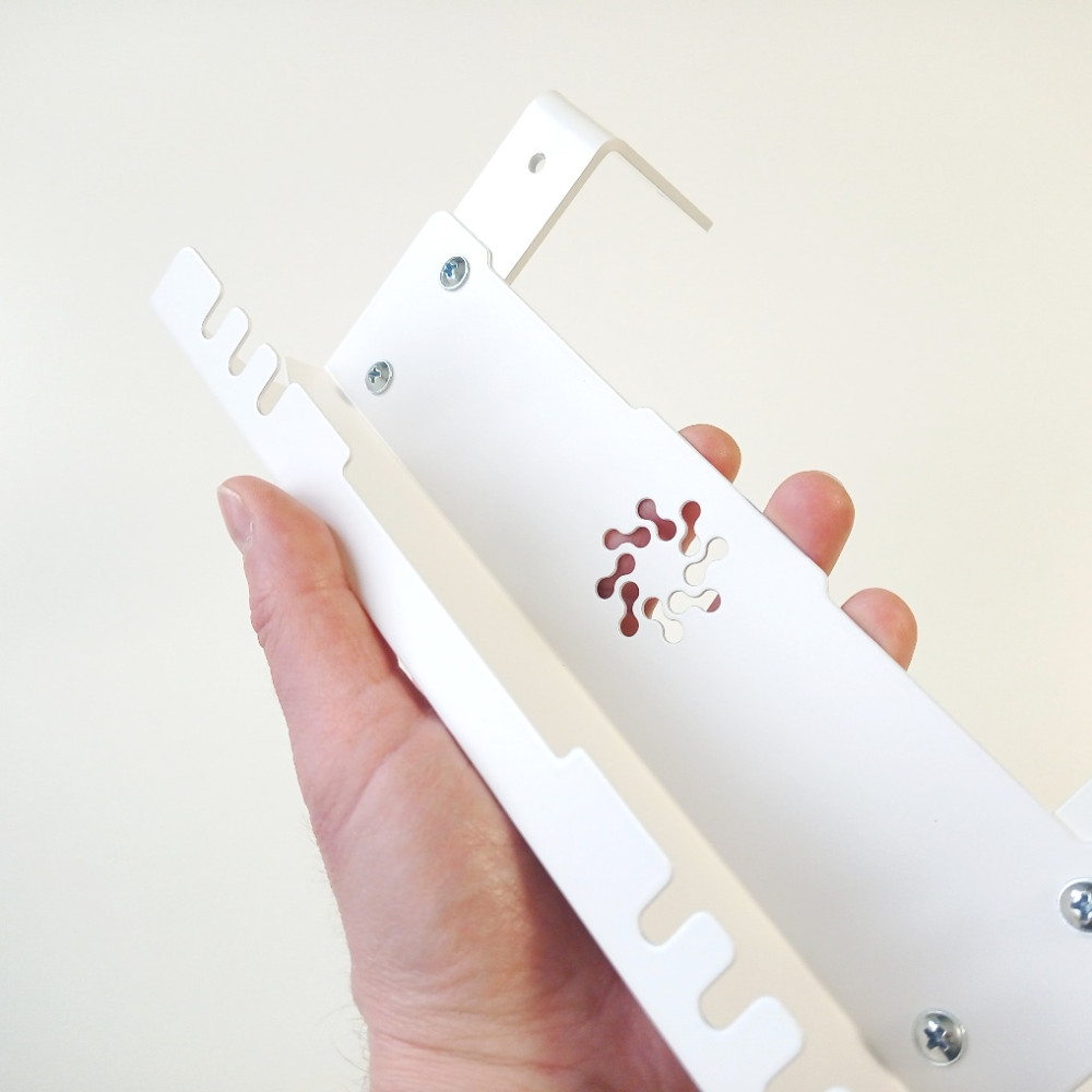 КАБЕЛЬ-КАНАЛ КМ-250-2Б НА КРОНШТЕЙНАХ ДЛЯ РОЗЕТОЧНЫХ БЛОКОВ И МОБИЛЬНЫХ УСТРОЙСТВ БЕЛЫЙ 1