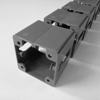 УДАВ-24 (1570 ММ) СЕРЫЙ ГИБКИЙ КАБЕЛЬ-КАНАЛ КВАДРАТНОГО СЕЧЕНИЯ ОТ ПОТОЛКА К ПОЛУ ИЛИ СТОЛУ 4