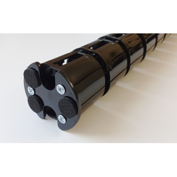 КАБЕЛЬ КАНАЛ ДЛЯ ПРОВОДОВ ПИСЬМЕННОГО СТОЛА ГИБКИЙ ВЕРТИКАЛЬНЫЙ А-740BL ЧЁРНЫЙ С МАЛЫМ МЕТАЛЛИЧЕСКИМ ОСНОВАНИЕМ