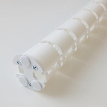 КАБЕЛЬ КАНАЛ ДЛЯ ПРОВОДОВ ПИСЬМЕННОГО СТОЛА ГИБКИЙ ВЕРТИКАЛЬНЫЙ А-740W БЕЛЫЙ С МАЛЫМ МЕТАЛЛИЧЕСКИМ ОСНОВАНИЕМ