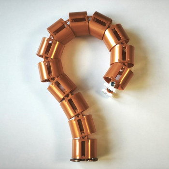 КАНАЛ ДЛЯ ПРОВОДОВ СТОЛА ГИБКИЙ COLOR DESK A-740 GOLD METALLIC ЗОЛОТОЙ МЕТАЛЛИК С МАЛЫМ МЕТАЛЛИЧЕСКИМ ОСНОВАНИЕМ