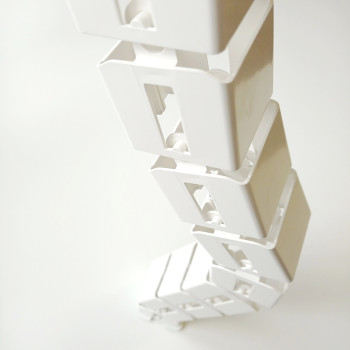 КАБЕЛЬ КАНАЛ К-740-Б БЕЛЫЙ КВАДРАТНЫЙ С МАЛЫМ МЕТАЛЛИЧЕСКИМ ОСНОВАНИЕМ