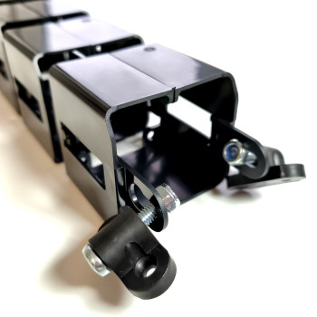 КАБЕЛЬ КАНАЛ К-740-Ч ЧЁРНЫЙ КВАДРАТНЫЙ С МАЛЫМ МЕТАЛЛИЧЕСКИМ ОСНОВАНИЕМ