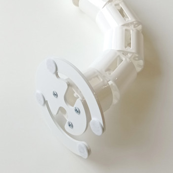 КАНАЛ ДЛЯ ПРОВОДОВ ПИСЬМЕННОГО СТОЛА ГИБКИЙ ВЕРТИКАЛЬНЫЙ А-740-Б (140-1) БЕЛЫЙ С БОЛЬШИМ МЕТАЛ. ОСНОВАНИЕМ 7