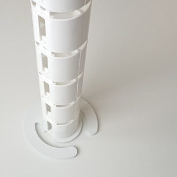 КАНАЛ ДЛЯ ПРОВОДОВ ПИСЬМЕННОГО СТОЛА ГИБКИЙ ВЕРТИКАЛЬНЫЙ А-740-Б (140-1) БЕЛЫЙ С БОЛЬШИМ МЕТАЛ. ОСНОВАНИЕМ 4