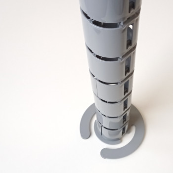 КАНАЛ ДЛЯ ПРОВОДОВ ПИСЬМЕННОГО СТОЛА ГИБКИЙ ВЕРТИКАЛЬНЫЙ А-740-С (140-1) СЕРЫЙ С БОЛЬШИМ МЕТАЛ. ОСНОВАНИЕМ 3