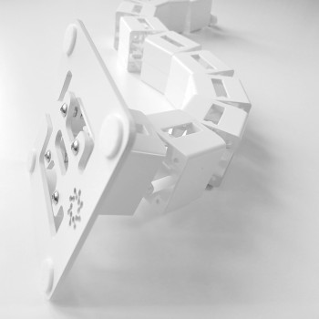 КАБЕЛЬ КАНАЛ К-740-Б (140) БЕЛЫЙ КВАДРАТНЫЙ С БОЛЬШИМ МЕТАЛЛИЧЕСКИМ ОСНОВАНИЕМ 6